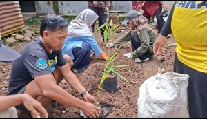 TIM ANESTESI UMP DUKUNG PENINGKATAN KESEHATAN MELALUI PROGRAM PEMBERDAYAAN KEMITRAAN MASYARAKAT (PKM) PENGABDIAN KEPADA MASYARAKAT KOMPETITIF NASIONAL BATCH III TAHUN 2025 B8 300x173